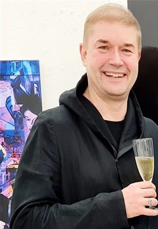 Iloista tunelmaa lietsoivat Marko Bjurström ja Peter Pihlström Galleria 4-kuuden Esa Suurion Avajaisissa