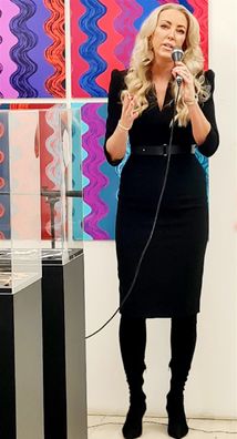 Kaunis ääninen laulaja Anne Carlsson muistetaan Voice of Finland-tv ohjelman kärki nimistä. Hän esiintyi upeasti avajaisissa